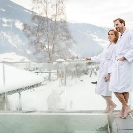 Gartenhotel Crystal - 4 Sterne Superior Fügen