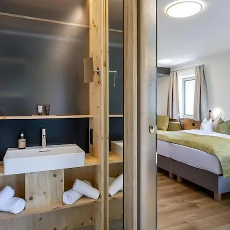 Gardenhotel Crystal Hotel 4*