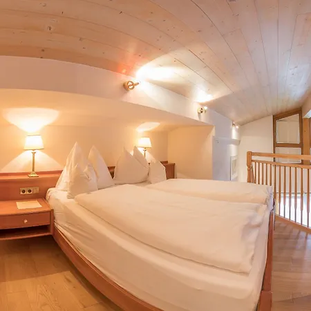 Hotel Gardenhotel Crystal 4*