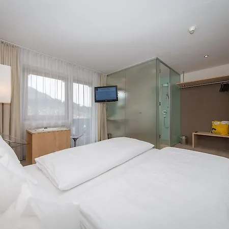 Gardenhotel Crystal Hotel