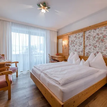 Gardenhotel Crystal Hotel 4*