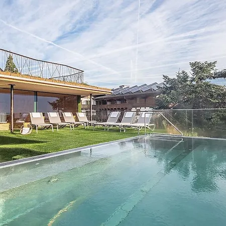 Gardenhotel Crystal Hotel
