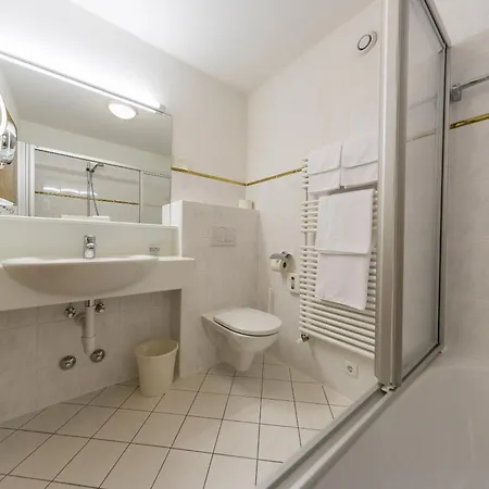 Hotel Gartenhotel Crystal 4*