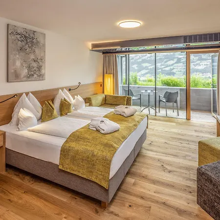 Hotel Gartenhotel Crystal Fuegen