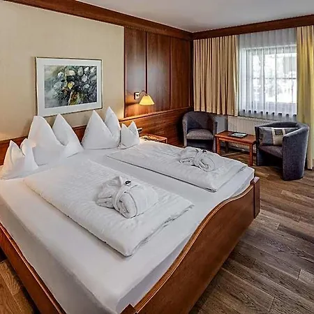 Gartenhotel Crystal Hotel 4*