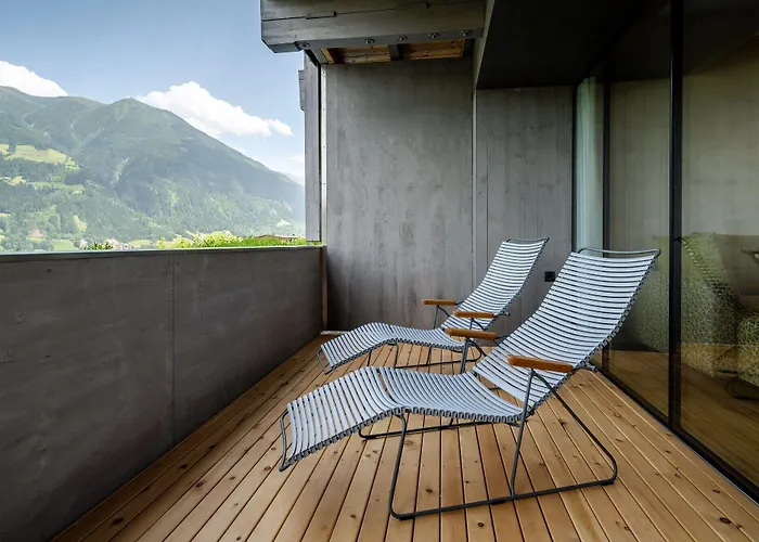 מלון Gartenhotel Crystal 4*