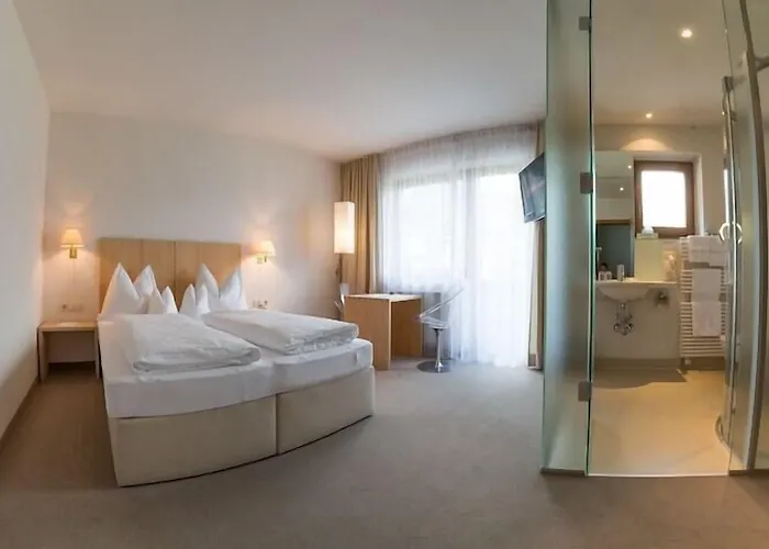 מלון Gartenhotel Crystal