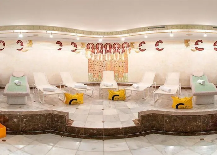 Gartenhotel Crystal מלון